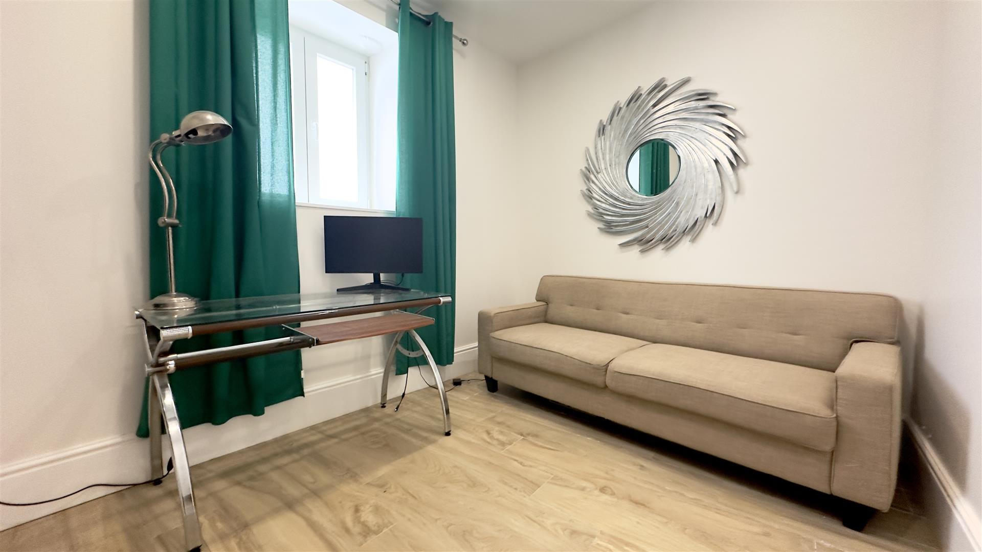 Image of House - 6 Bedrooms - 2 Bathrooms for Rental in Town Area-Gibraltar, Image 9